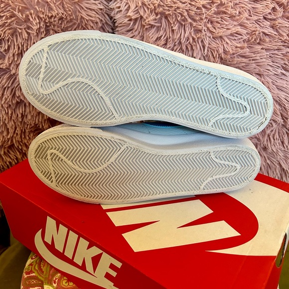 Nike Blazer Mid ‘77 (GS) - big kids size 6Y; (cm=24) women’s sizing in photos - Picture 7 of 14